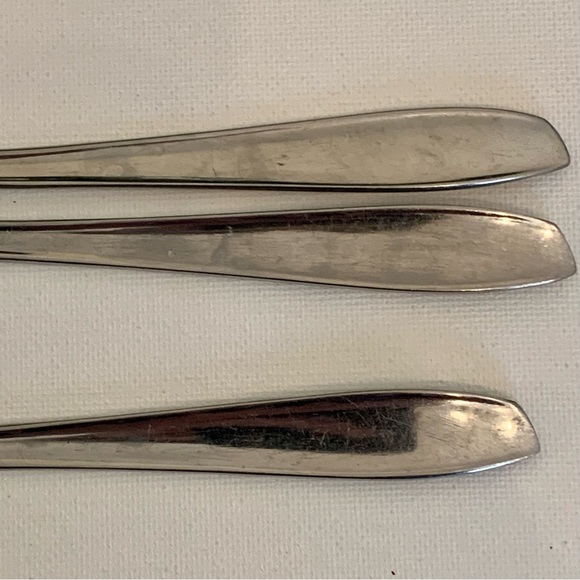 3 Silco Stainless MARDI GRAS 8.5" Dinner Spoons Serving Spoon Vintage USA 1960s - Picture 6 of 9